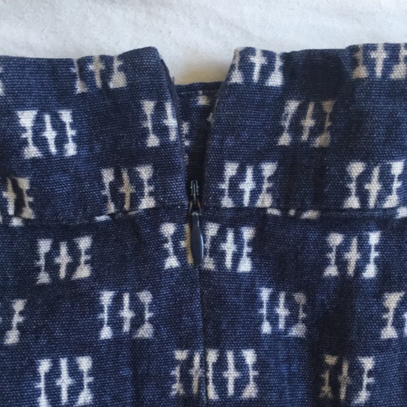Gap size 2 navy mini skirt with white design - Picture 3 of 7
